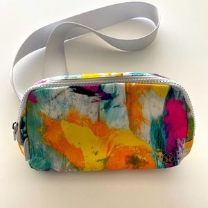 Lululemon Everywhere Belt bag